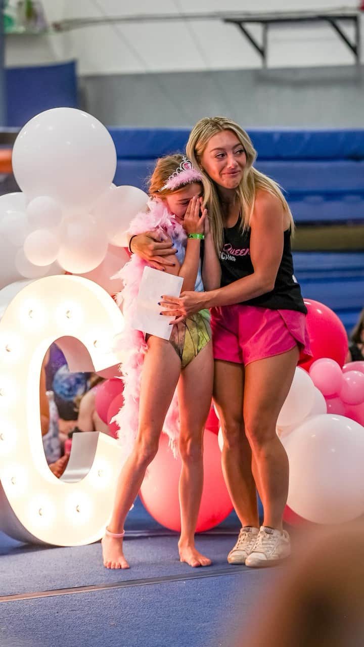 サマンサ・ペスゼックのインスタグラム：「It’s Day 1 of event 1 in Florida… • We’re backkkk @beamqueenbootcamp  • I remember this sweet gymnast crying happy tears when she was receiving her award annnd then I started tearing up. 🥹 It was such a special moment and memory to me. Can’t wait for more of these moments this summer. • @itsleeex  @sophia_groth  @risaloveslife  @bridgetsloan  @kjcgym  @sydney_johnsonscharpf  @ellielazzari10  @molliekorth  @syd_converse  • #Gymnastics #confidence #Florida #Event1」