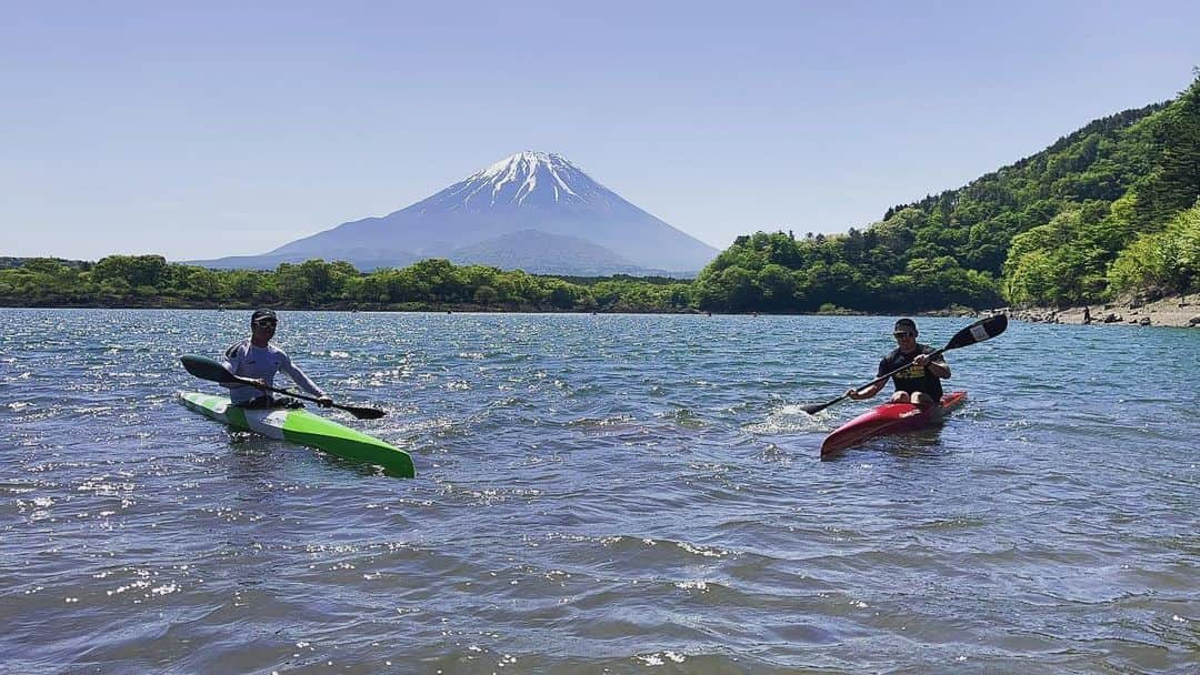 三浦伊織のインスタグラム：「@cannoooo58 さんが精進湖へ🗻🛶  ありがとうございました‼︎ #精進湖  #富士山  #山梨県  #mtfuji  #canoesprint  #nelo  #saltandstone  #streamtrail_japan」