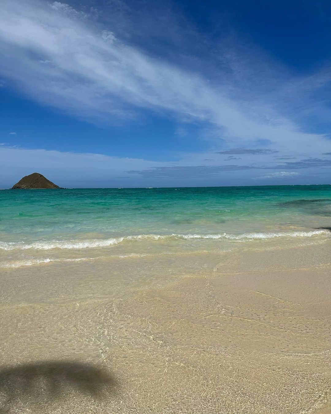 RIKACOさんのインスタグラム写真 - (RIKACOInstagram)「. カイルア　ラニカイビーチ 美し過ぎる🌺すでに懐かしい #ハワイ　#ラニカイビーチ  #❤️」5月5日 21時43分 - rikaco_official