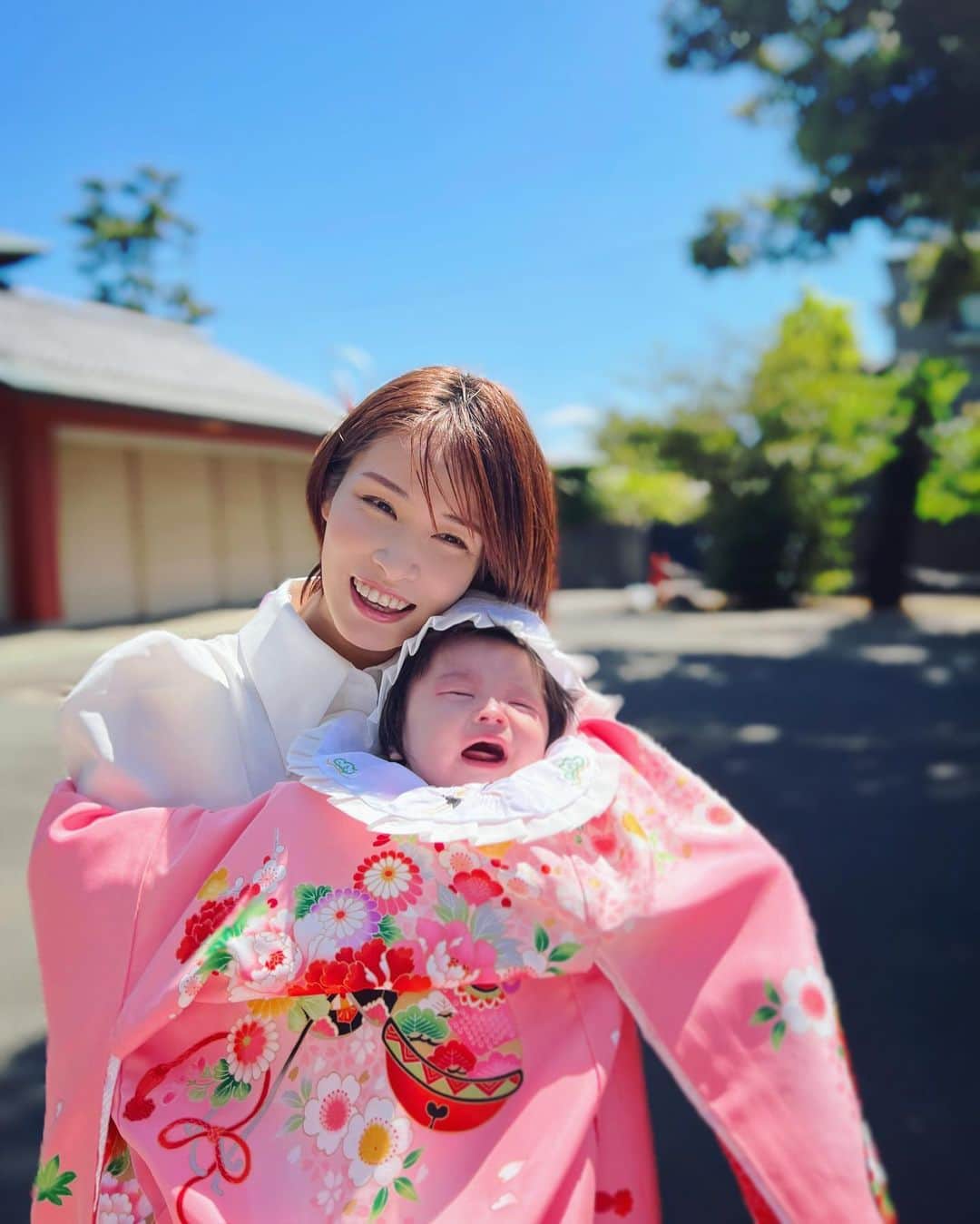 のインスタグラム：「💖  ご機嫌最悪でギャン泣きのお宮参り👶⛩  忘れられない思い出になるね😆✨  #2023GW #ゴールデンウィーク  #お宮参り　#令和5年ベビー  #女の子ベビー  #新米ママ #子育てママ #3ヶ月ベビー  #ブロガー　#インフルエンサー #横町ももこ」