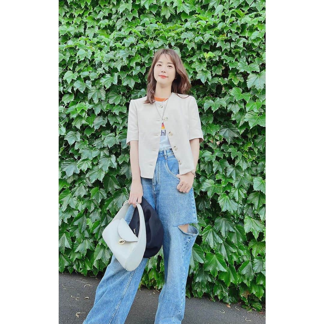 久代萌美さんのインスタグラム写真 - (久代萌美Instagram)「☺︎ お天気良くて最高☺︎  jacket @zara  T-shirt 古着の何か denim @maisonmargiela  sneaker @newbalance  bag @cafune.official  accessory @tiffanyandco  美容鍼　@quinbelle_omotesando」5月5日 21時49分 - kushiro_moemi