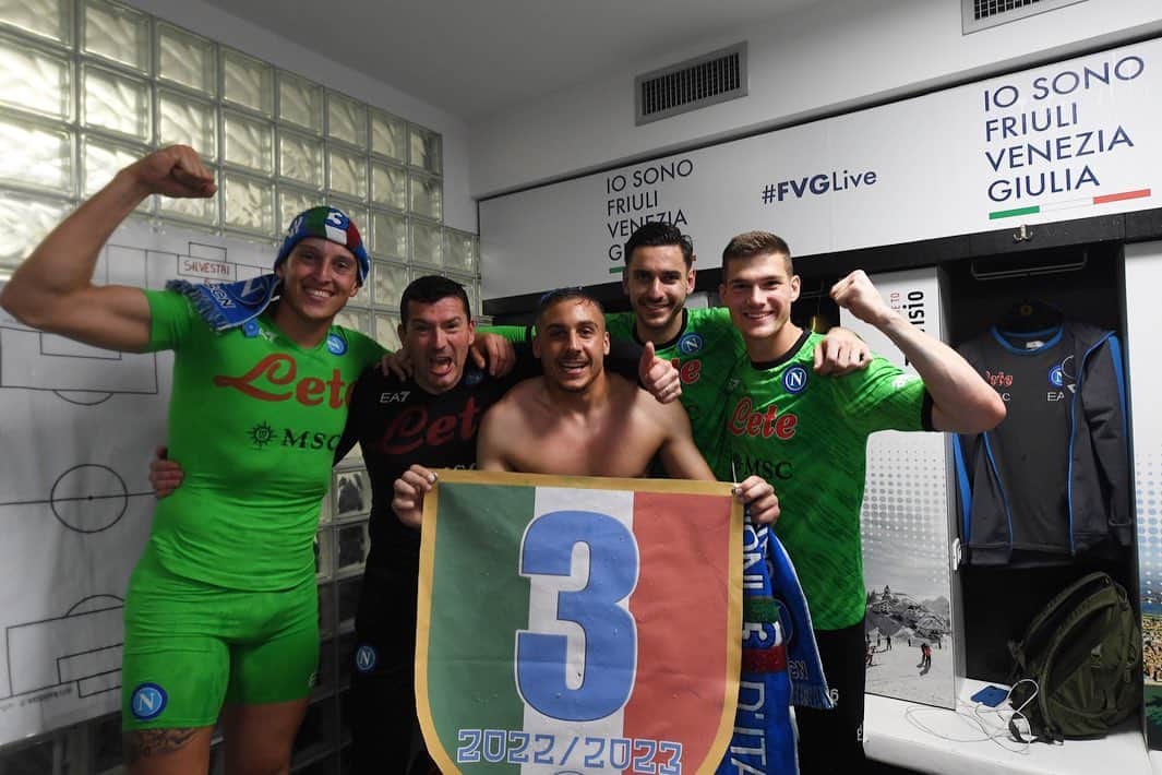 アレックス・メレットのインスタグラム：「Buongiorno 💙🇮🇹🏆 #3」