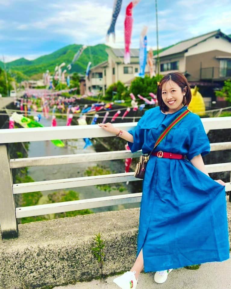 夏目亜季のインスタグラム：「屋根より高い🎏  #こどもの日  #子供の日 #鯉のぼり　#田舎　#田舎暮らし #舞鶴　#舞鶴市　#海の京都　#iphonephotography #japan #japantravel #japanese #japanesegirl #kyoto #bluecode #ワンピース　#gucci #guccibag #gucci😍 #スニーカーコーデ #スニーカー女子 #ワンピースコーデ #ワンピース着こなし #政治家 #荒川区議会議員　#荒川区　#次世代あらかわ」