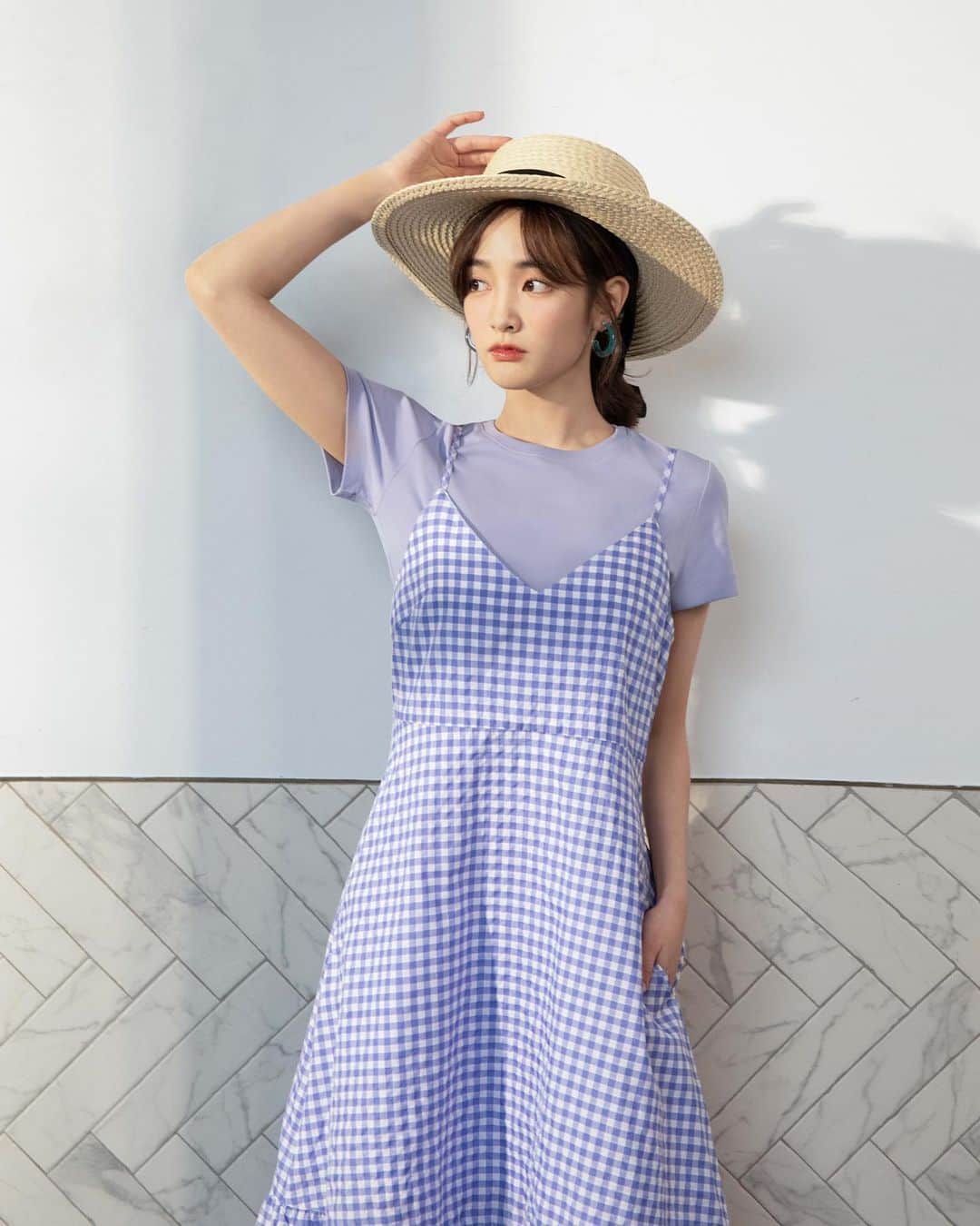 のインスタグラム：「： GU的美人祭今日正式開跑了！  涵蓋了豐富多樣的春夏商品，除了微甜格紋連身裙、率性風西裝褲、羅紋美型輕便褲新色，還有更多單品等你發掘🤍 用親民的價格找到不同新樣貌的自己，時尚由你來定義，做自己，每天都迷人✨  5月是溫柔的月份，無論是在人生的哪個階段，別忘了好好照顧自己，用最舒適的時尚擁抱自己。  三種不同風格的造型，妳最喜歡哪一套呢？  GU美人祭5/5-5/14眾多單品優惠NT$290起   @gu_taiwan #GUTaiwan #GU #讓時尚更自由 #YOURFREEDOM #GU美人祭 #羅紋美型輕便褲」