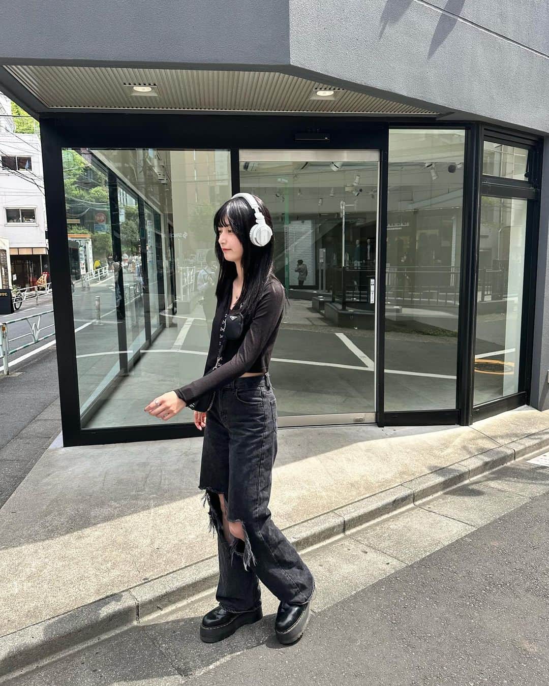 中澤瞳さんのインスタグラム写真 - (中澤瞳Instagram)「どんどん穴が広がっていく🕳️  #ootd #fashion」5月5日 22時15分 - hitomi.nakazawa
