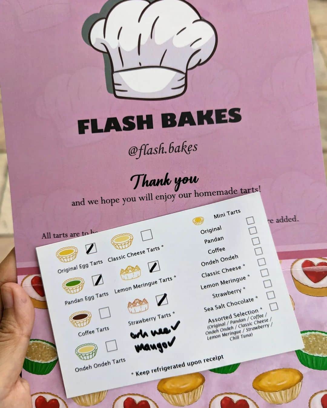 Li Tian の雑貨屋さんのインスタグラム写真 - (Li Tian の雑貨屋Instagram)「From now till 18 May, catch @flash.bakes pop up at Baker X Orchard Central, a space for home bakers to experience running a physical storefront. Helmed by a mother-daughter duo, #FlashBakes pecializes in thin crust egg tarts (original/pandan) but they also offer orh nee, strawberry, mango and lemon meringue in the usual tart shell.   Sweet tooth lovers will like the selection here. Scroll to see how thin the crust of the egg shell is~  Where?  Orchard Central, #BakerX Level 4  #fareastorganization #orchardcentral #eggtart #sgcafe #sgfood #pandan#desserts #sg #desserts #sgsnacks #snacks #lemon #fruittarts #sgfoodie」5月5日 22時07分 - dairyandcream
