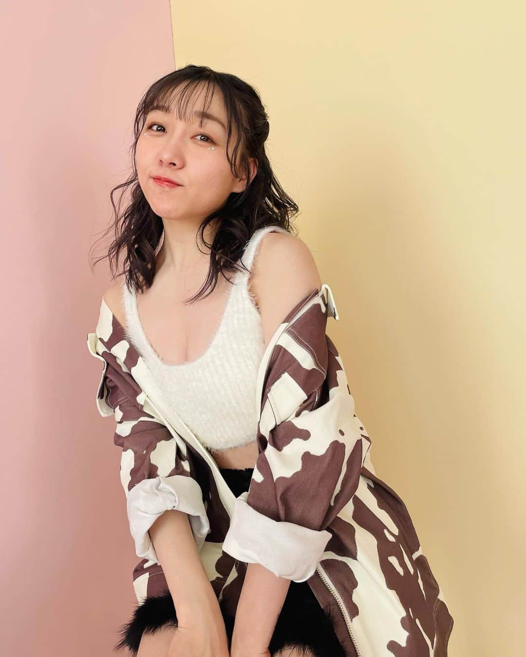 須田亜香里さんのインスタグラム写真 - (須田亜香里Instagram)「【カレンダーお渡し会】 🌼5月6日(土) SHIBUYA TSUTAYA 13:00〜 🌼5月7日(日) 星野書店近鉄パッセ 11:00〜 名古屋の申し込み締め切りは5/5 23:59まで！  ですがそれぞれ当日分のご用意も少しある予定です☺️ お会いできる事を楽しみにしています💕 #須田亜香里カレンダー2023」5月5日 22時09分 - akarisuda