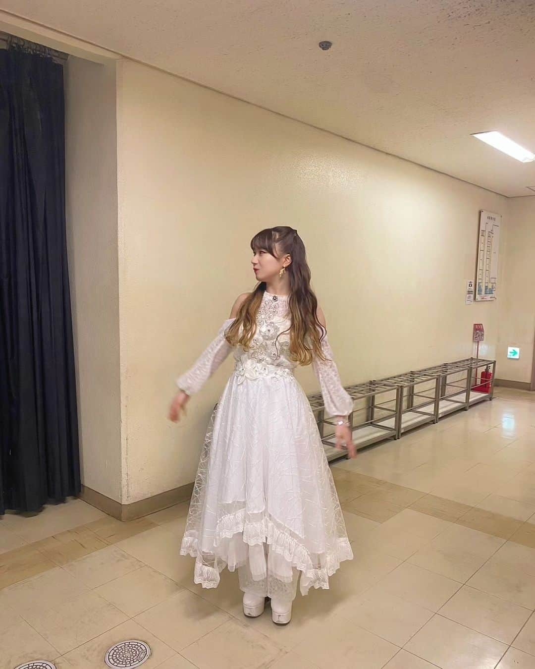 石田亜佑美さんのインスタグラム写真 - (石田亜佑美Instagram)「👸     ひらひらかわいいでしょう！       GW、連日あっという間で寂しい楽しい🥹❤️     #岡山 #ありがとう #楽しかったな #昨日の写真でごめんだよ #猫耳 #👸 #morningmusume23 #モーニング娘23 #石田亜佑美 #mm23_gqc」5月5日 22時10分 - ayumi_ishida.official