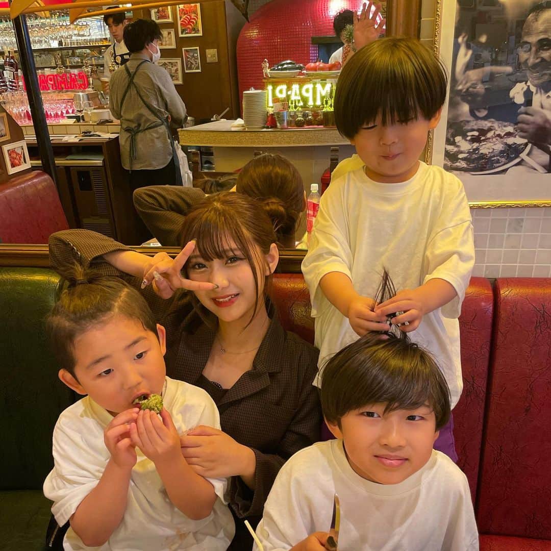 のインスタグラム：「未来ちゃんに。 @mirai_yokoda   遊んでもらったよ。 子供たちは終始話しまくり。  一瞬で懐いてました。 またゆっくり遊ぼうね！  てか遊んでやってね。 ありがとー！！  #しょうやん男三兄弟 #男三兄弟 #三兄弟 #子供のいる暮らし #横田未来」