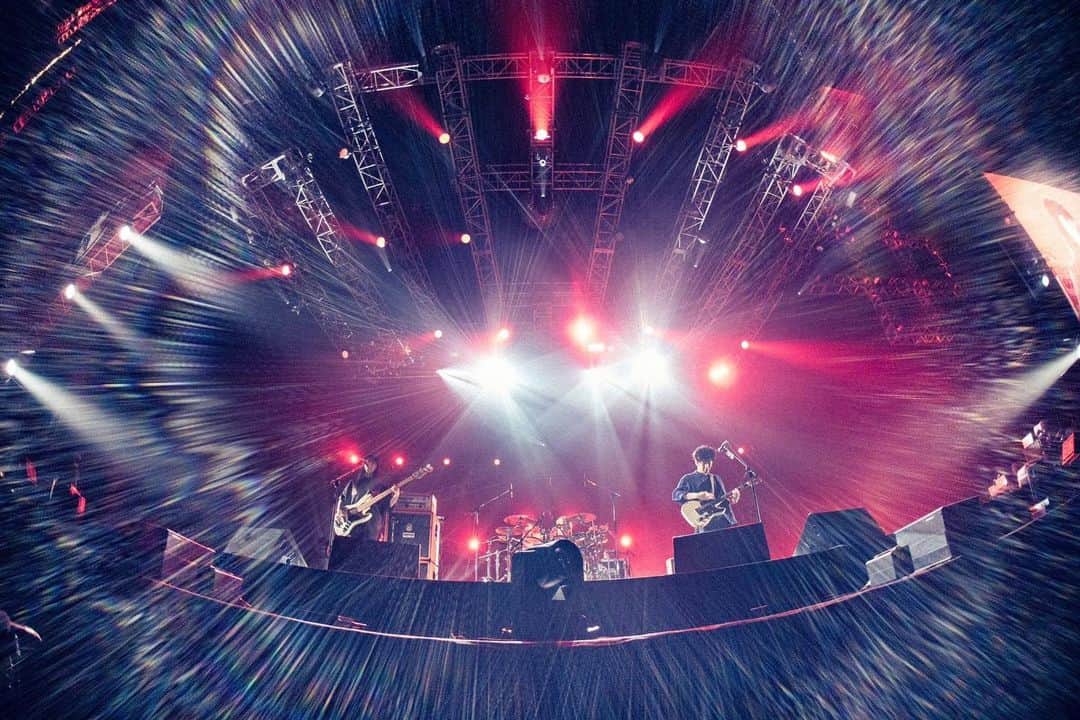 北嶋徹のインスタグラム：「⠀ VIVA LA ROCK ！！ ありがとうございました。 ツアーも宜しくね  photo by 小杉 歩」