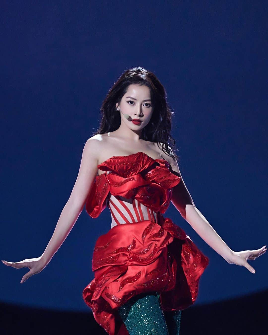 Chi Puのインスタグラム：「I could not have done it without all the hard work behind the scenes of my Vietnam team @gom.entertainment , stylist @hoangku , @nguyentientruyen.designer , make up artist and hair stylist @hiwon2412 team, song composer @andiez.namtruong , music producer @hino.hh , choreographer @cupid_lit.  Thank you and love you ❤️  #ChiPu #DapGio2023 #RideTheWind2023 #TyTyDapGioReSong #乘风2023芭莎红意官宣大片 #乘风2023 #芝芙」