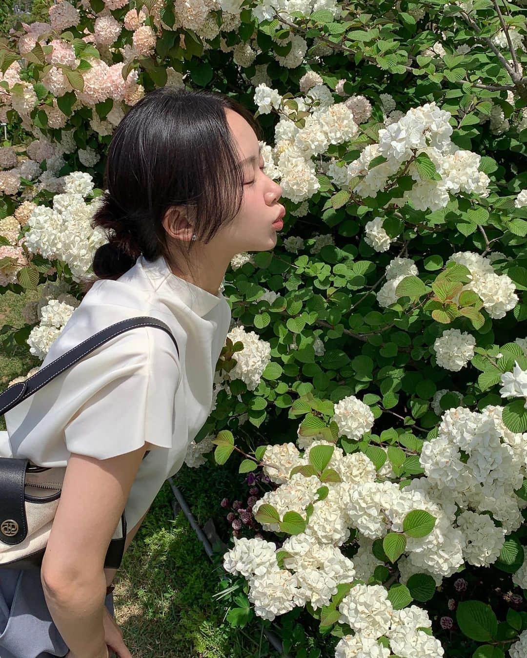 シン・ジインさんのインスタグラム写真 - (シン・ジインInstagram)「부지런히 봄을 느껴야돼 🤔🤔」5月5日 22時24分 - sinji_in