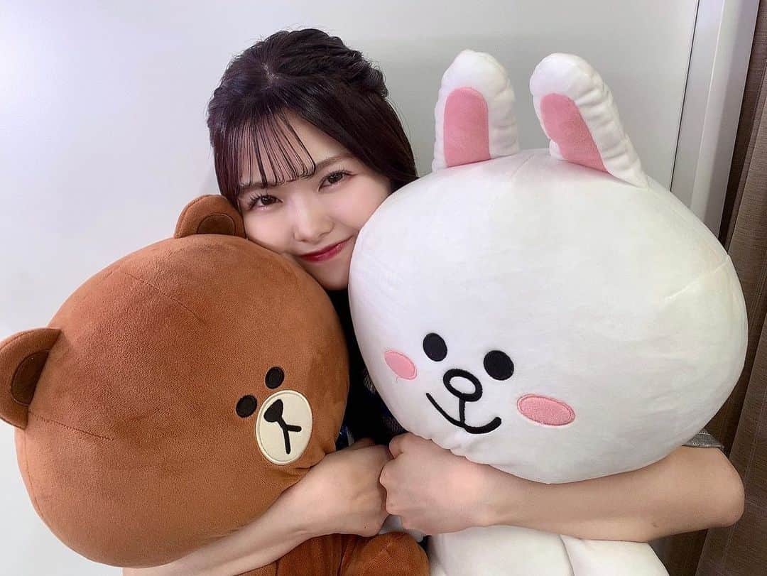 荒野姫楓のインスタグラム：「LINEスタンプでお馴染みのキャラと共に🤭💗  .  SKE48 春のチームコンサート2023 ありがとうございました！！！🌸  楽しかったーー！！  本当に名古屋公演も東京公演も 来てくださったファンの皆さん！ ありがとうございました！！  そして前回に引き続き水色と白色のペンライトを 沢山見つけられたのですが夢じゃないよね…？🥹  本当に本当に本当にありがとうございます😭大好き！  ファンの皆さんひとりひとりの存在に とても支えられています。  これからもどうぞ応援よろしくお願いします！！  夏から秋にかけてどんどん楽しいお知らせが 舞い込んできてめちゃくちゃ熱いですねえ！全て楽しみ！！  . #linecubeshibuya#lineスタンプ#名古屋#名古屋アイドル#アイドル#アイドルヘア#アイドルメイク#ピンクメイク #ハーフアップ #ハーフアップアレンジ#brown #SKE48#idol#Nagoya#asiangirl#asian#japaneseidol」