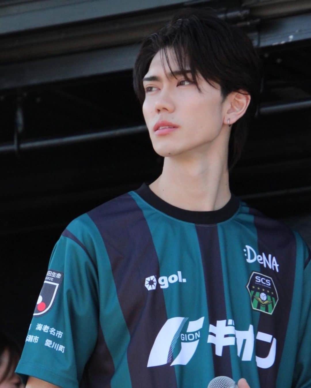 樋口晃平のインスタグラム：「Jリーグ SC相模原VSカターレ富山 試合前挨拶、トークイベントありがとうございました！  サッカー選手としてではなく また違う形で、昔育ててもらったチームに戻ってくる事が出来て幸せでした。またスタジアムに帰れるように頑張ります☺︎」