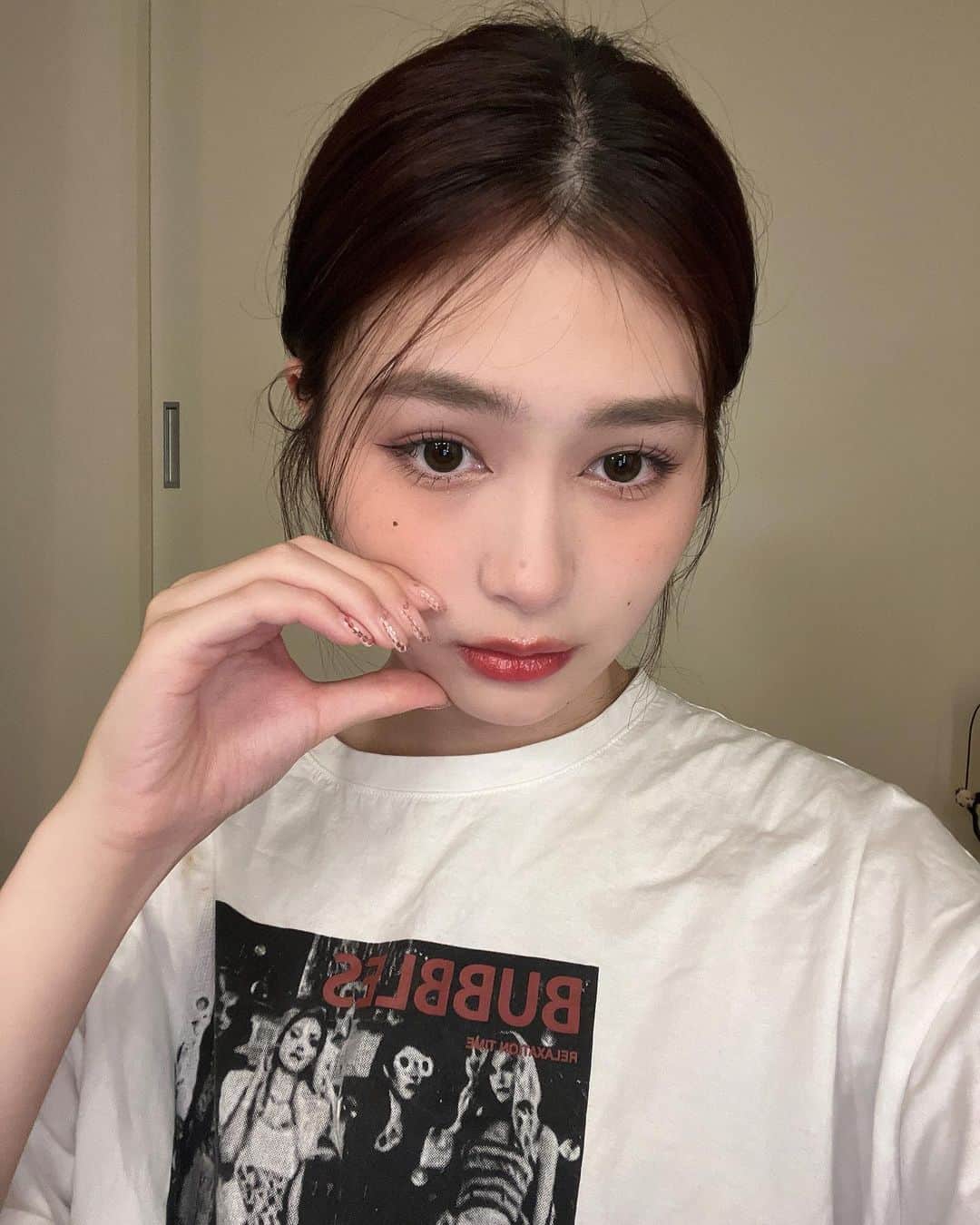 椎名亜美のインスタグラム：「誰のものまねメイクでしょう？ξ ° ◡ °  ξ」
