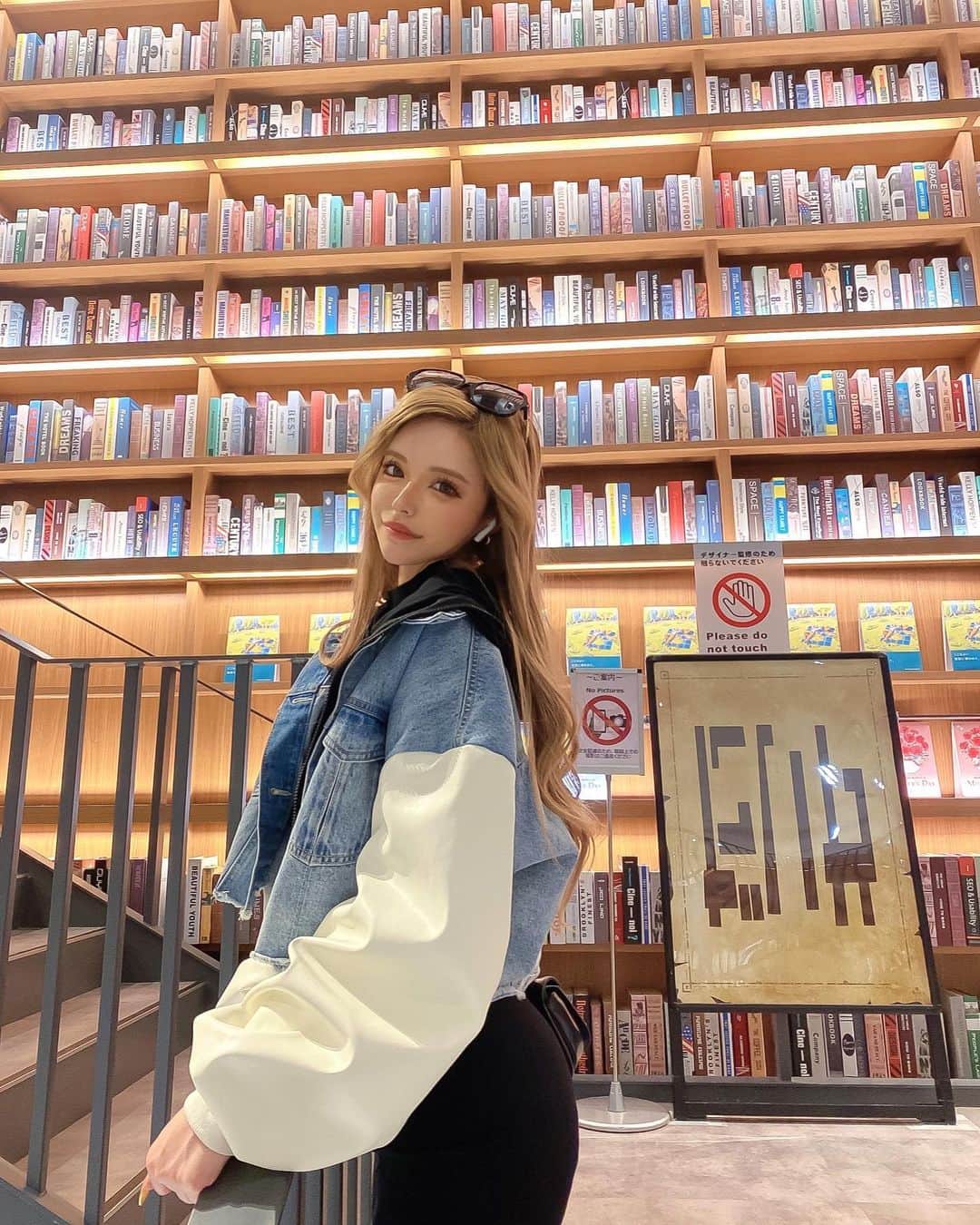 アンジェリカのインスタグラム：「😄📚👍❤️」