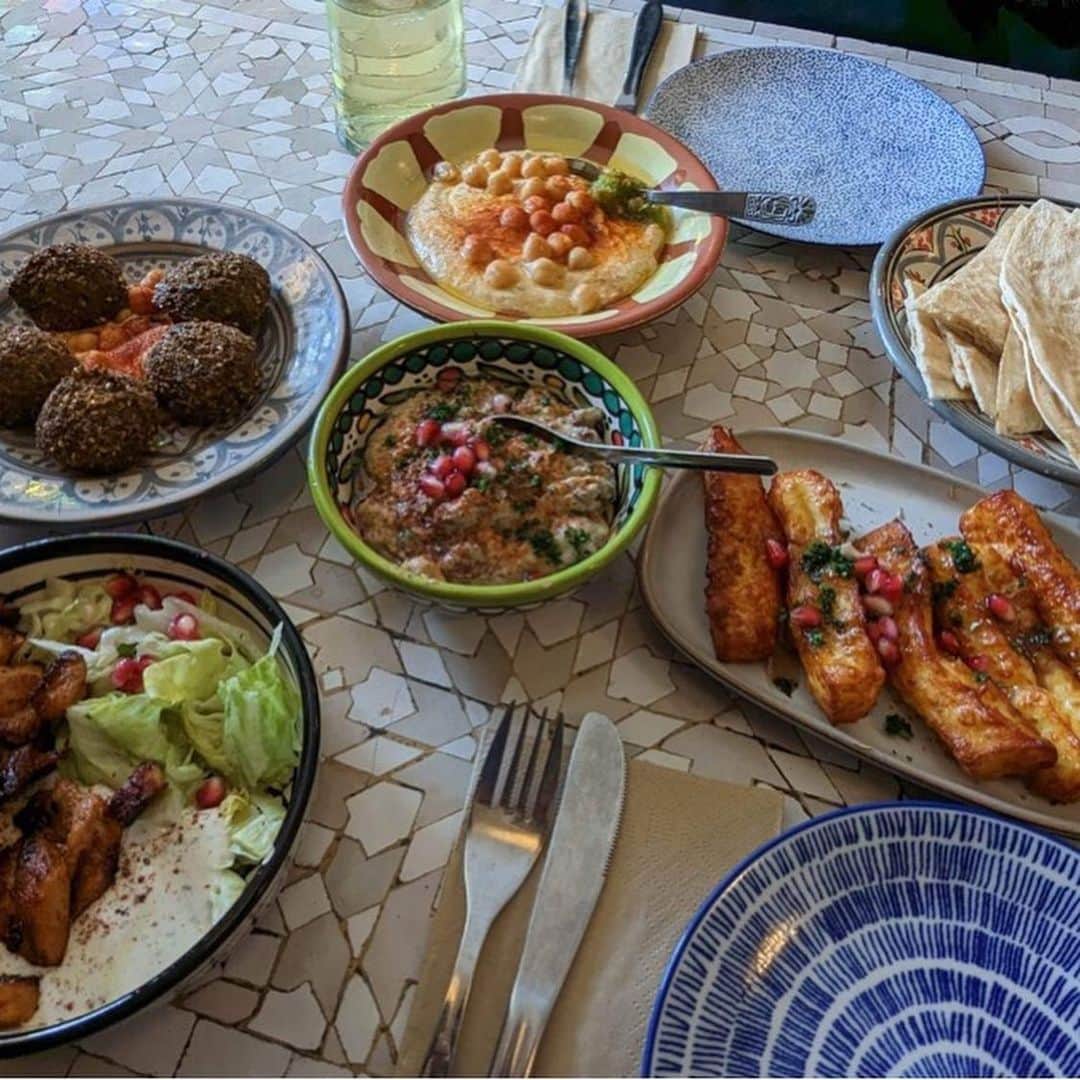 林千晶のインスタグラム：「#copenhagen では、流行りと言われている #meatpacking area で食べた中東料理、伝統的デニッシュ料理など、美味しいものたくさん食べてきました。ヤムヤム。」