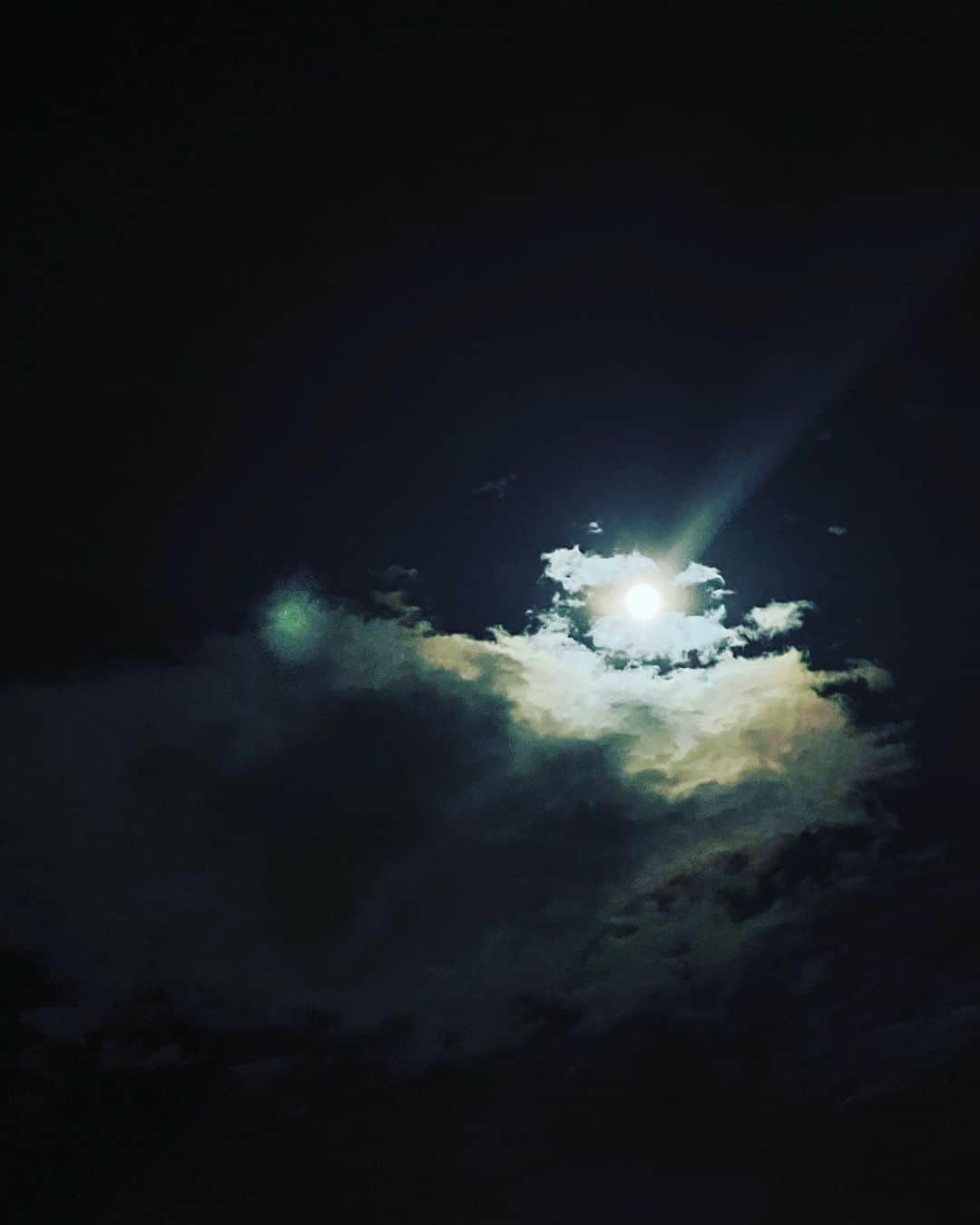 亀田誠治さんのインスタグラム写真 - (亀田誠治Instagram)「🌕綺麗な月に元気をもらいました😀」5月5日 22時49分 - kameda_kamera