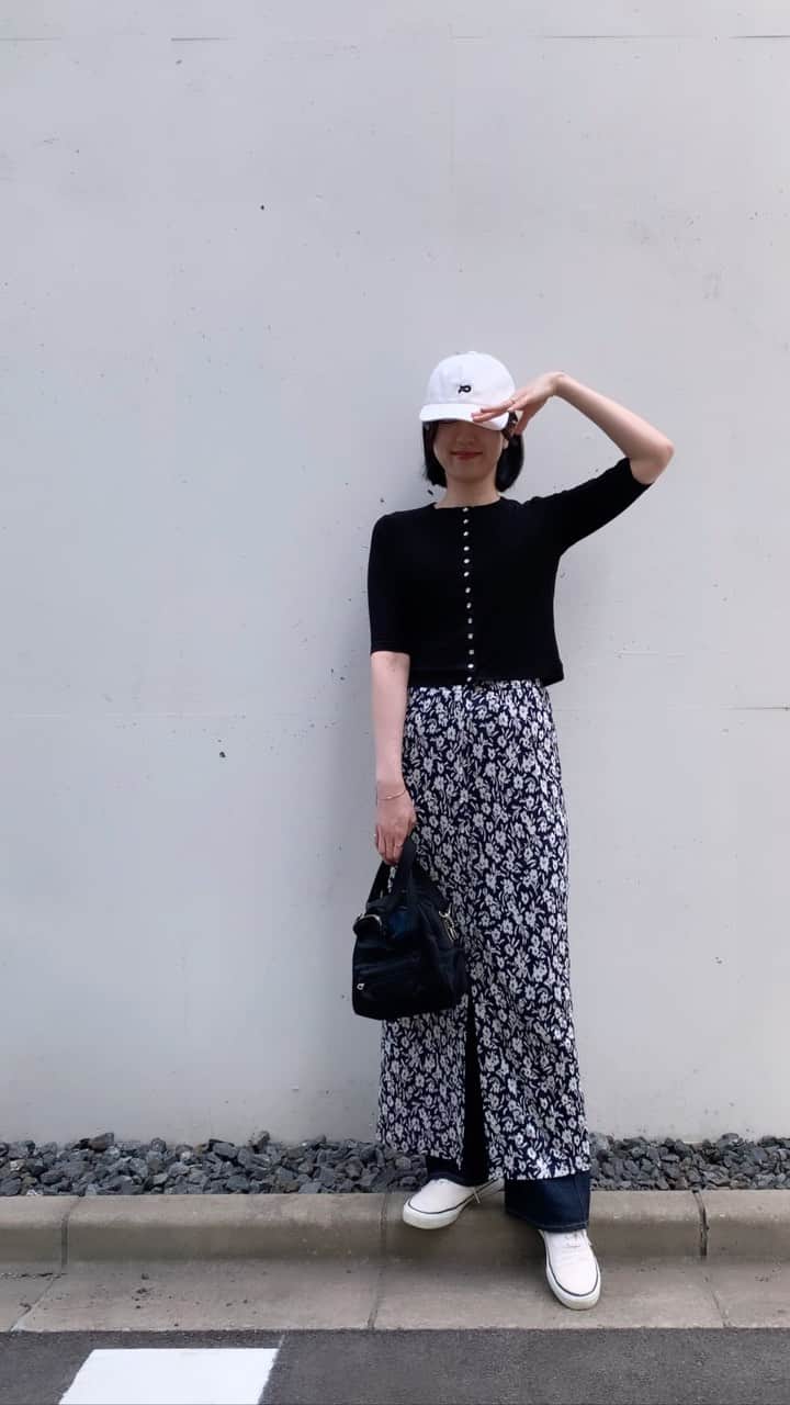 小谷実由のインスタグラム：「急に夏っぽくなりましたね🐬 tops,skirt @adametrope #adametrope #agnesbpouradametrope . bottoms @machupichu_shop . cap @peatepeatepeate . bag @soduk_official . shoes topsider. #おみゆ箪笥」