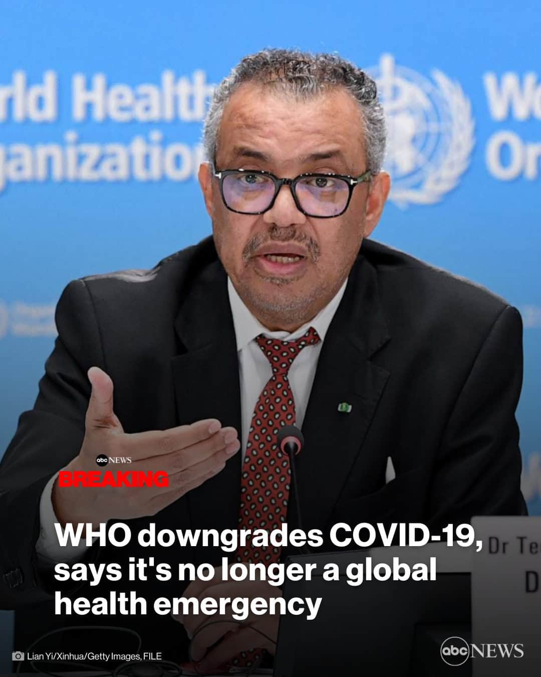 ABC Newsさんのインスタグラム写真 - (ABC NewsInstagram)「BREAKING: The World Health Organization says it is downgrading COVID-19 and no longer characterizing it as a global health emergency. MORE AT LINK IN BIO.」5月5日 22時43分 - abcnews