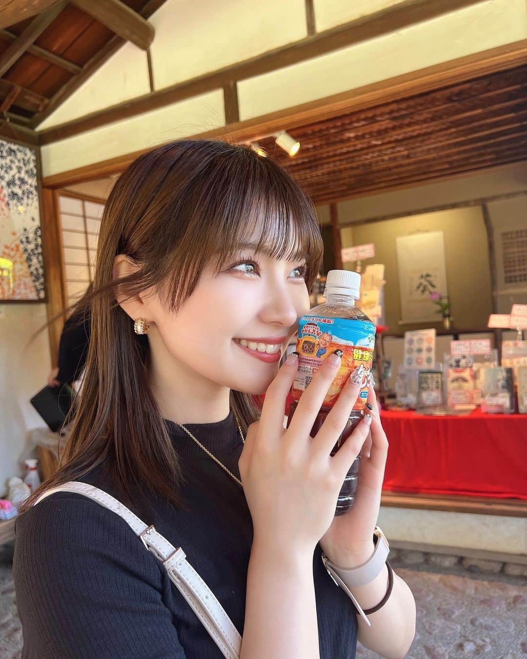 星野理沙のインスタグラム：「🍵  昨日はラブアグオフで、 お母さんとお出かけしてきました👣 めちゃくちゃ歩いた🥹笑 夏の麦茶最高すぎる〜〜〜  今日からゴールデンウィーク後半戦！明日は野外、明後日はフレオ祭〜〜絶対どちらも楽しいので遊びに来てくれたら嬉しいです👶🏻 明日出店あるらしいたのしみ、、笑  6日(土) 『ヲタルソニック』 📍日比谷公園　小音楽堂 ⏰開場11:00　開演11:30 🎤14:50〜15:10 📸終演後物販(D)  残り2日も一緒に過ごしてほしい！ よろしくお願いします🙇‍♀️」