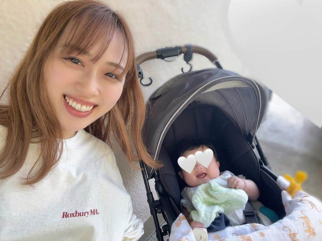 yurikaさんのインスタグラム写真 - (yurikaInstagram)「🎏🤍👶🏻 * 息子くん初節句🎏 袴風のロンパースを着てパシャり🖤お宮参り以来に着たけど、ちょうど良いサイズになっていて成長を感じる🥹✨ * そんな今日は実家でBBQ🍖 暖かくてちょうど良い気候で最高だった🫶昼間は風も気持ちいいくらいだったから息子くんもスヤスヤお昼寝したり楽しそうだった🥰 お肉焼いたり海鮮焼いたりマシュマロ焼いたりアヒージョしたり梅ソーダ飲んだり美味しかったなあ🤤💕合間につまめるさっぱりおつまみ(きゅうりと水菜の2つ)は作ってよかった✊！ チーズフォンデュも用意してたんだけど、お腹いっぱいでそこまでは行けなかった😂😂 * * 息子くんの命名書は、産まれた時作れなかったから、初節句に合わせて名前旗にしてみた！ネットで頼んだんだけど、すごくカッコよくてこれにしてよかったな🥹💙 何かあるたびに飾りたい✨ お気に入り！！ * 息子くん初節句おめでとう🎏 これからもすくすく育ってね😌🤍🤍 * 最後の写真は息子くん爆笑してたから撮ってみたやつ😂🫶 * * #初節句 #令和4年ベビー #秋生まれ #BBQ #こどもの日 #男の子ベビー #男の子ママ #新米ママ #dayoff #手作り梅シロップ #梅ソーダ #さっぱりおつまみ #名前旗 #命名書」5月5日 22時57分 - yuri0813ka