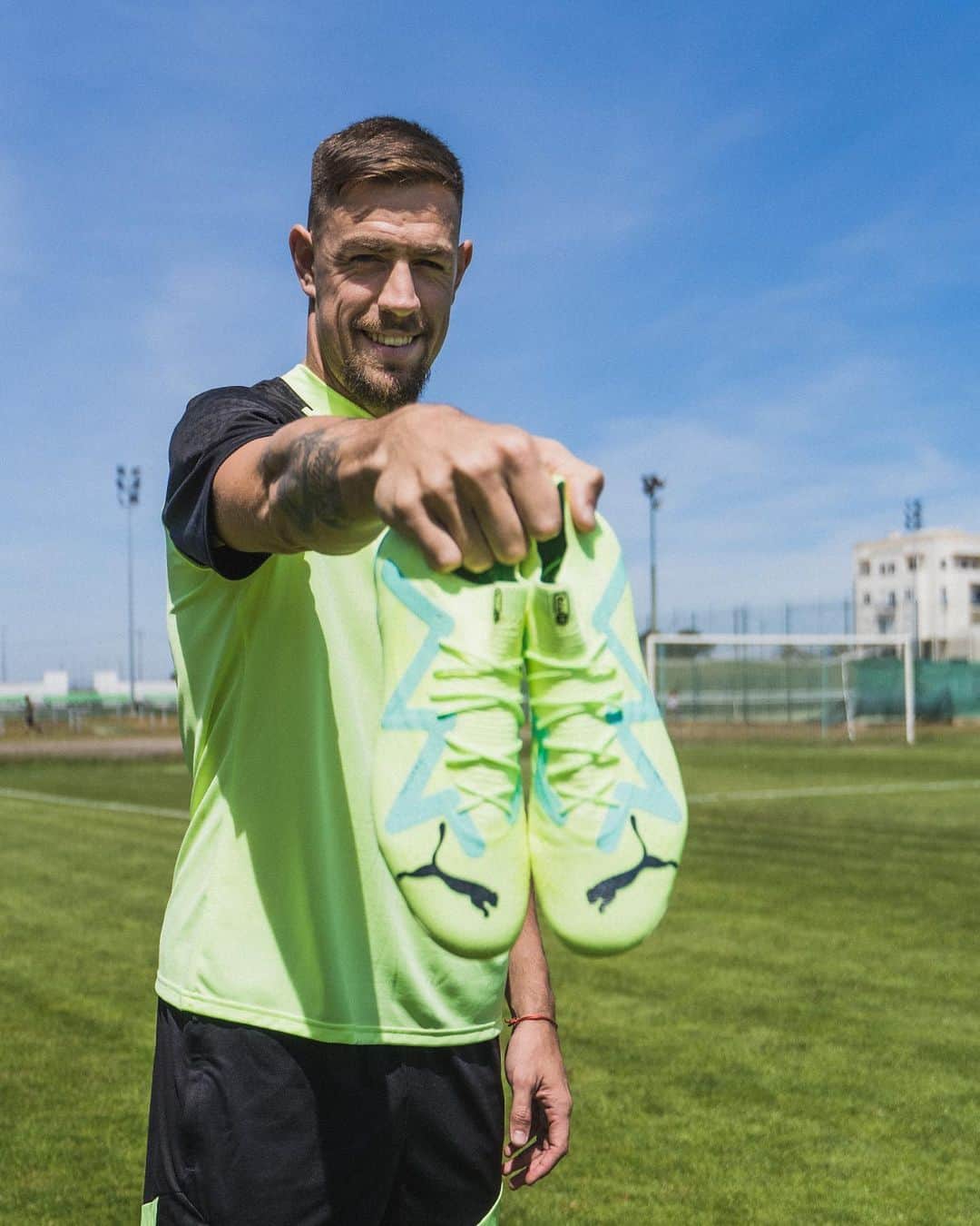 セバスティアン・コアテスのインスタグラム：「Attitude 🐆🐆 #foreverfaster   @pumafootball」