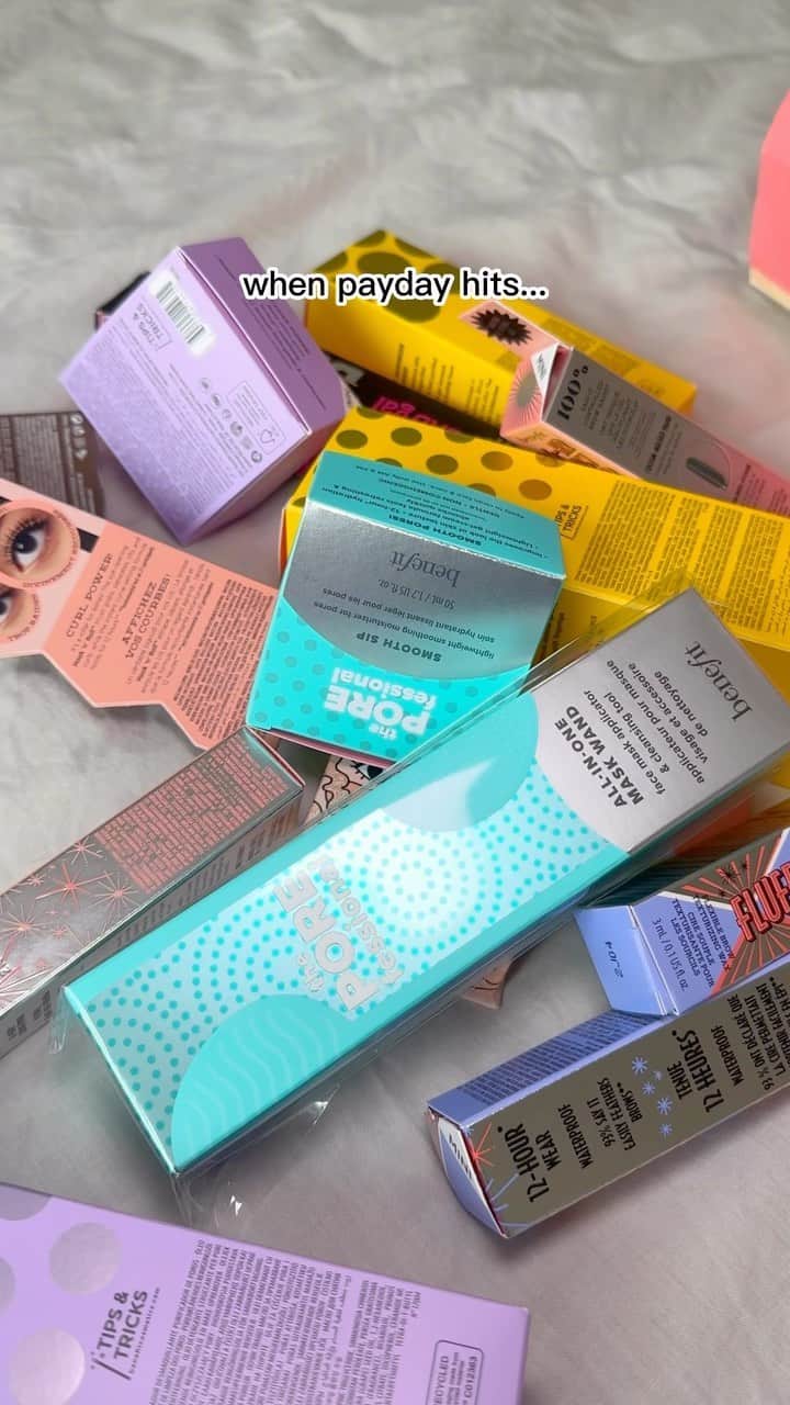Benefit Cosmeticsのインスタグラム：「On our best behavior 😇 Last chance to get 30% OFF on your favorite Benefit goodies for our Friends and Family Sale! ⁠ ⁠ Use code: FRIENDS30 when checking out on our site 😉🛍️⁠ ⁠ #benefitcosmetics #makeup #beauty #glam #sale」