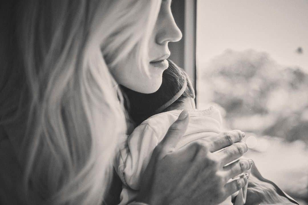 デヴォン・ウィンザーのインスタグラム：「Newborn bliss ☁️」