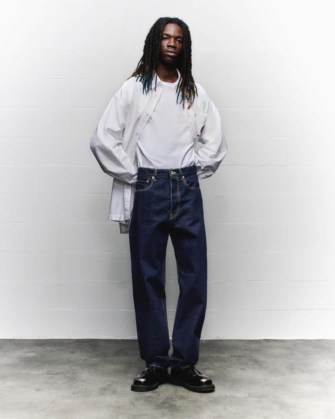 ケンゾーのインスタグラム：「Artistic director of the House @Nigo wished to pay tribute to his native land while using the name of Japanese flowers for the different fits: Asagao, Sumire, Himawari, Ayame and Bara. Indulge in the elegance of Japanese denim with KENZO Denimwear, featuring intricate designs and iconic craftsmanship.  Explore the silhouettes on KENZO.COM」