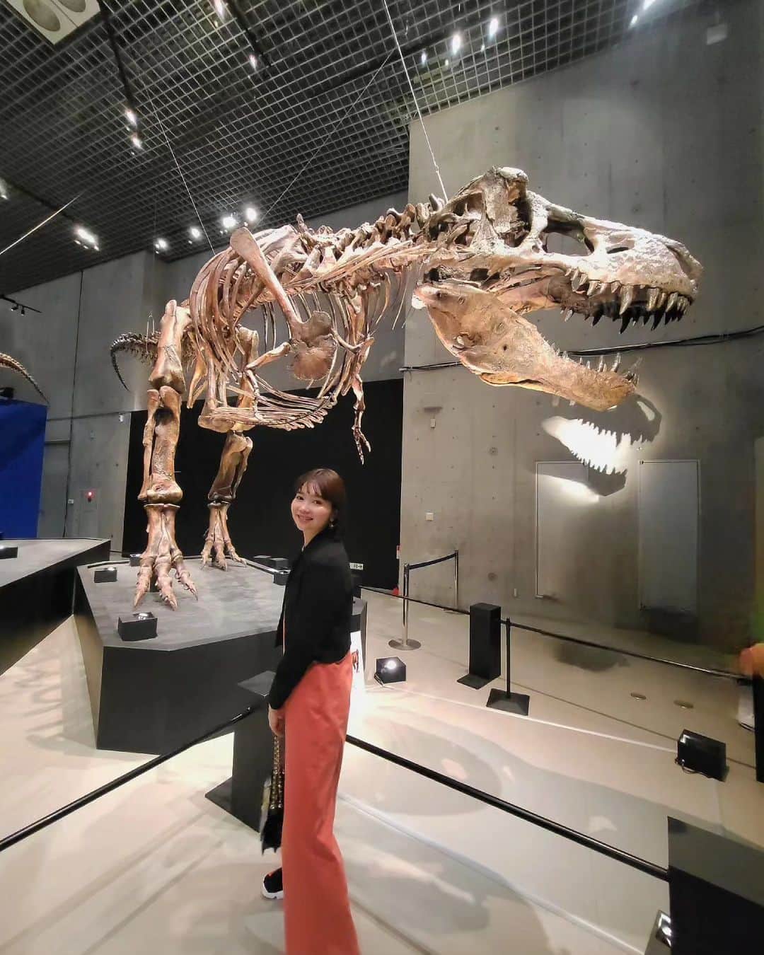 早川真生のインスタグラム：「恐竜好きの私にはたまらん♡な⁡ ⁡ #恐竜展 行ったよ🦖🔥⁡ ⁡⁡ 去年の行けなくて、、今年は行けて良かった🥺⁡ ⁡⁡ ⁡⁡ ただただ大興奮...❤️‍🔥⁡ ⁡⁡ ⁡」