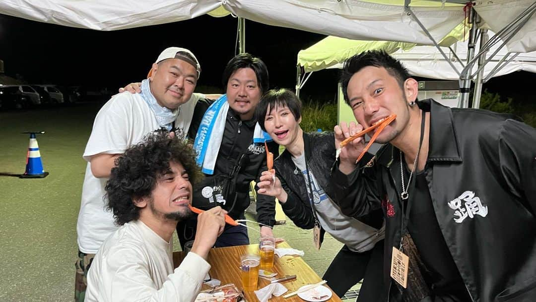 大地洋輔さんのインスタグラム写真 - (大地洋輔Instagram)「富山ONEFES 全部最高でした！！  呼んで頂いて本当ありがとうございました🙇🏻‍♂️  ケータリングも会場の雰囲気もお客さんも全部好き！！  色々と勉強なりました！  また来年も是非！！  #ONEFES #ワンフェス #マキシマムザホルモン #ナヲちゃん #茹でた蟹をバックに #バックドロップシンデレラ  #茹でた蟹をくらい #主催の加治さん #DJダイノジ」5月5日 23時09分 - dienoji_ohchi