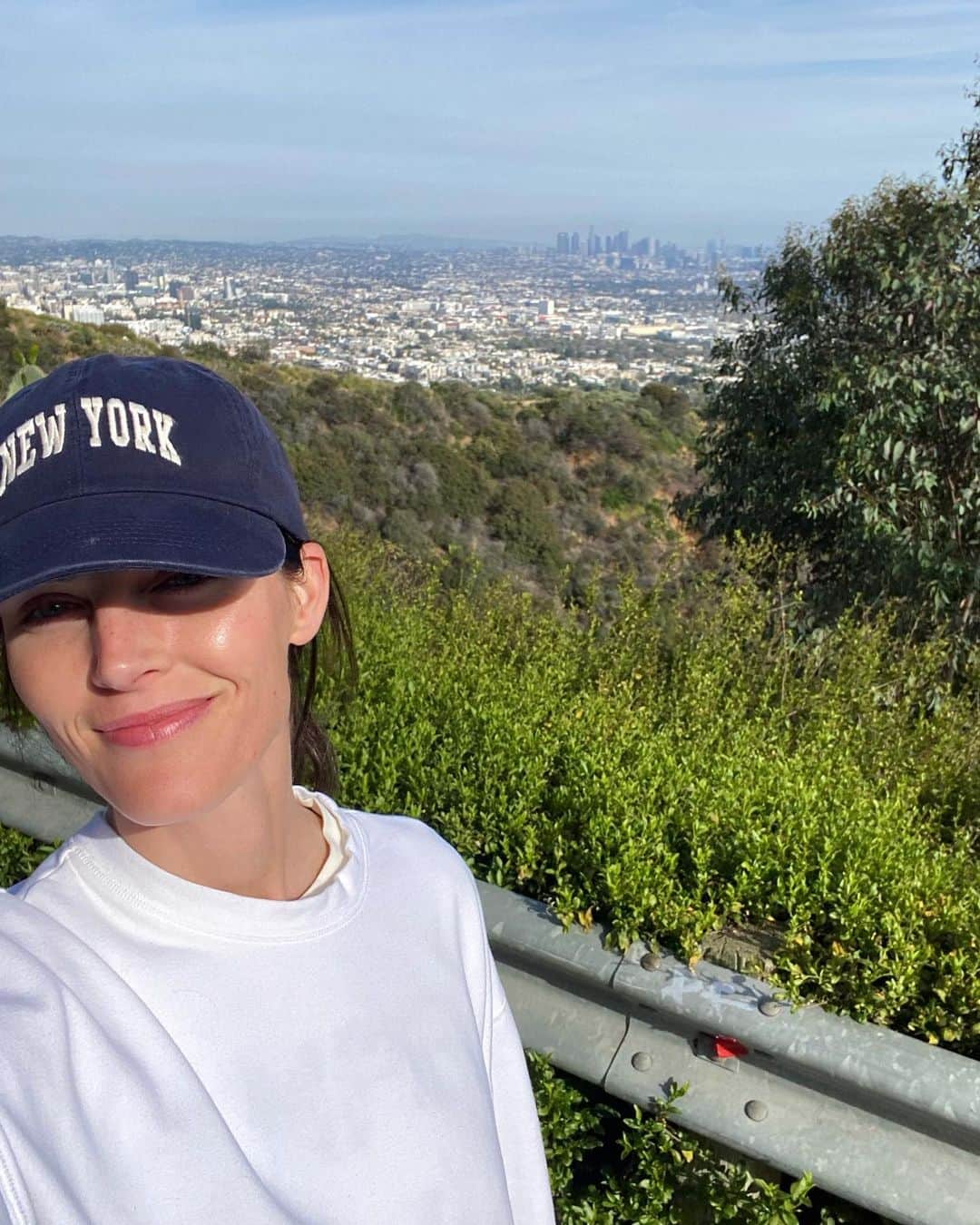 ヒラリー・ローダさんのインスタグラム写真 - (ヒラリー・ローダInstagram)「A real hodgepodge! 💞🍦🦋🌞🌸🤠」5月5日 23時10分 - hilaryrhoda