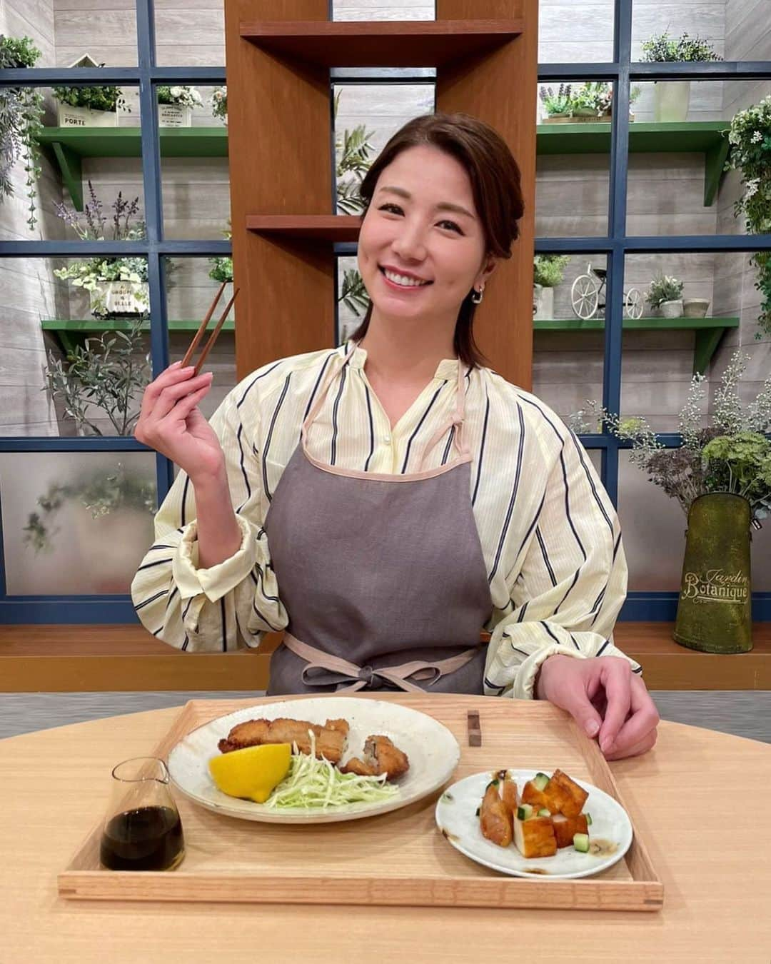 青木愛さんのインスタグラム写真 - (青木愛Instagram)「NHK『きょうの料理』に出演させて頂きました🍽️♡ 今日食べたミルフィーユカツと、鶏と厚揚げのオイスターケチャップ炒め、どちらもとても簡単なのに絶品でした🥹🧡 美味しすぎて放送後、残さず全部いただきました笑 ごちそうさまでした😋 私も家で作ってみよーっと◡̈ ⁡ 今後も奇数月に出演させて頂く予定なので、皆さん是非ご覧ください🍳💕 ⁡ 衣装👗 @robe.robe_official ⁡ 今日の再放送は、 Eテレ5/10(水)21:00〜 Eテレ5/15(月)11:30〜 です📺」5月5日 23時10分 - aiaoki_official