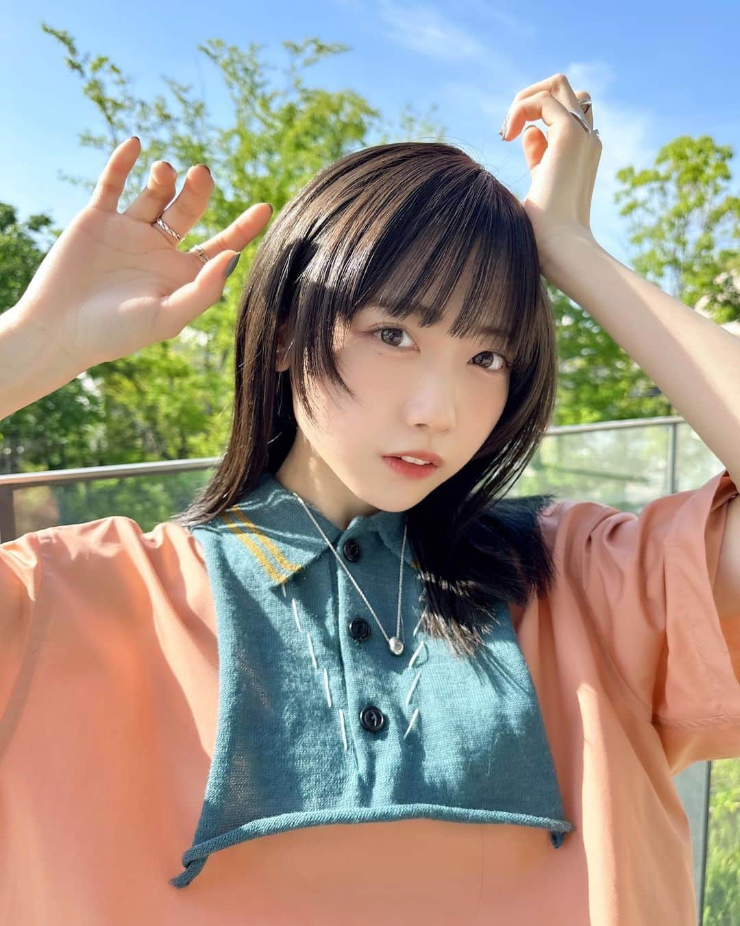 来栖りんのインスタグラム：「髪の毛さらさらにしてもらってお色も綺麗にしてもらいました🕺いつもありがとうございます！ そして半袖を解禁したよ」