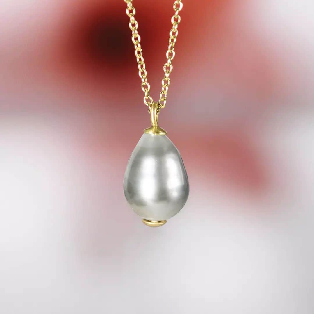 のインスタグラム：「Inspired by the folklore of the sea, this Tahitian pearl celebrates that which shines the brightest in the night sky, the moon. Celebrate Mother’s Day with the gift of pearls!」