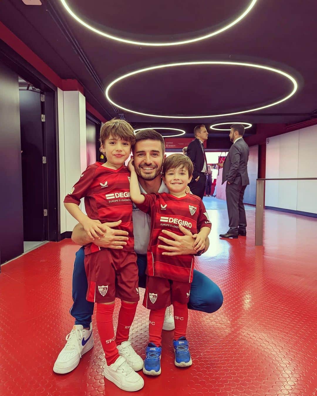 フラン・リコのインスタグラム：「1º día en el Ramón Sánchez Pizjuán  ♥️♥️」