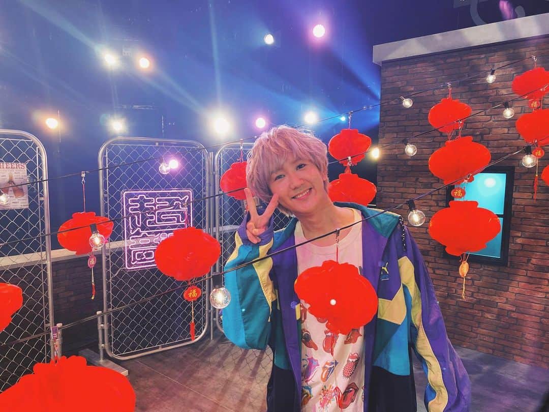 末吉9太郎のインスタグラム：「「あたしの自名義」歌います  テレビ東京「超音波」 今夜27:15〜 軽率にご覧ください🫶」