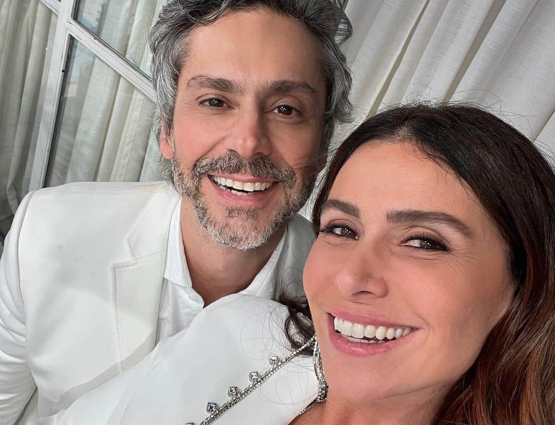 Giovanna Antonelliのインスタグラム：「Maio 2023 X Maio 2013 10 anos dessa parceria de sucesso ! Obrigada @alexandrenero @oficiallucipereira e @gloriafperez por me ajudarem a contar essa história ❤️ #Travessia P.S.: me sinto pronta pra próxima 😉… rsrsrs」