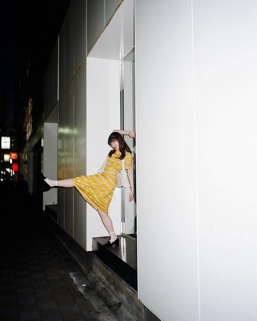Yuma Takatsukiのインスタグラム：「. . . film . . . . . . GWもそろそろ終わりですね。  明日から天気悪いらしいし 久しぶりに同期とかメンバーとゆっくりしたので 明日からがんばろっと。 ⁡ それでは今日もお疲れさまでした！ . Osaka／Japan . #フィルムカメラで残す日常  . ―――――――――――――――――――――――――― 関西を中心にフリーランスで活動しています。 Web広告、個人撮影、家族撮影、PR撮影など、 5月以降の撮影依頼募集中です。 ⁡ ⁡Yuma Takatsukiオリジナルプリセットも販売中です。 ⁡プロフィールのポートフォリオサイトからご覧下さい。  またフォトサークルITTOKOという活動をしています。 ⁡ハイライトに色んなイベントをまとめています。 ――――――――――――――――――――――――――」