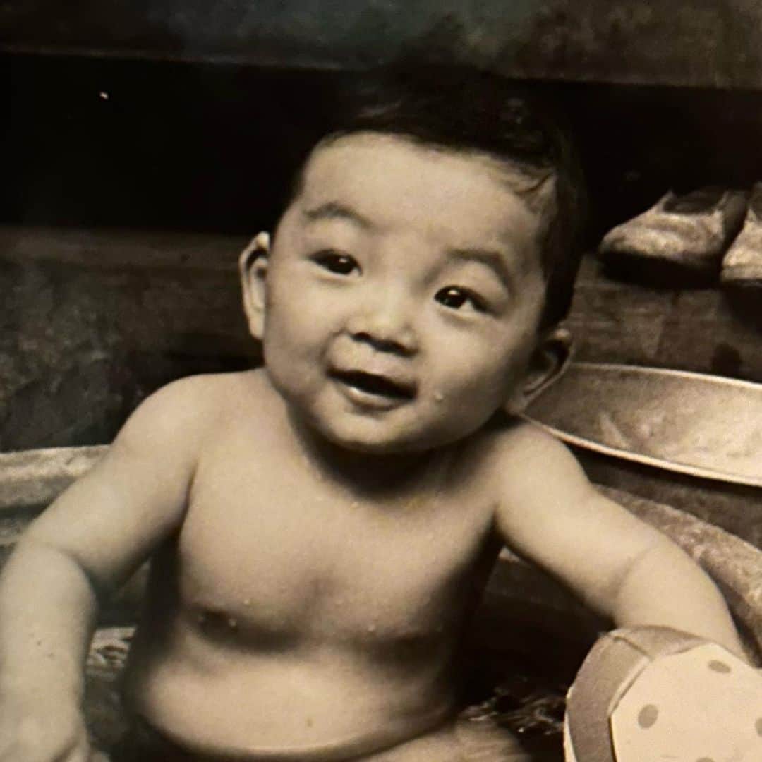 中野英雄のインスタグラム：「身体が今と一緒だ 多分2歳位？ 57年前か…  #instagram #instagood  #enjoy #japan #tokyo」