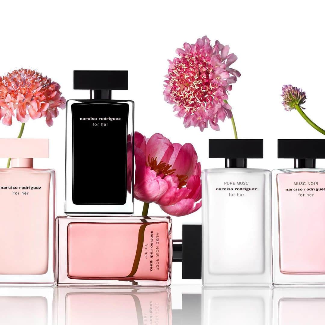 ナルシソロドリゲスのインスタグラム：「For the woman who is your icon, the iconic for her collection offers the perfect gift this Mother's Day.  #mothersday #forher #narcisorodriguezparfums #parfum #fragrance」