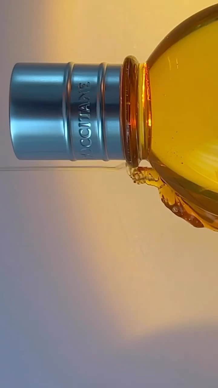 ロクシタンのインスタグラム：「We’re ready for our close up. 👀📸 Have you tried these best sellers?  FT: @julesitkina #loccitane #loccitaneenprovence #skincare #skincaretexture #selfcare #immortelle」