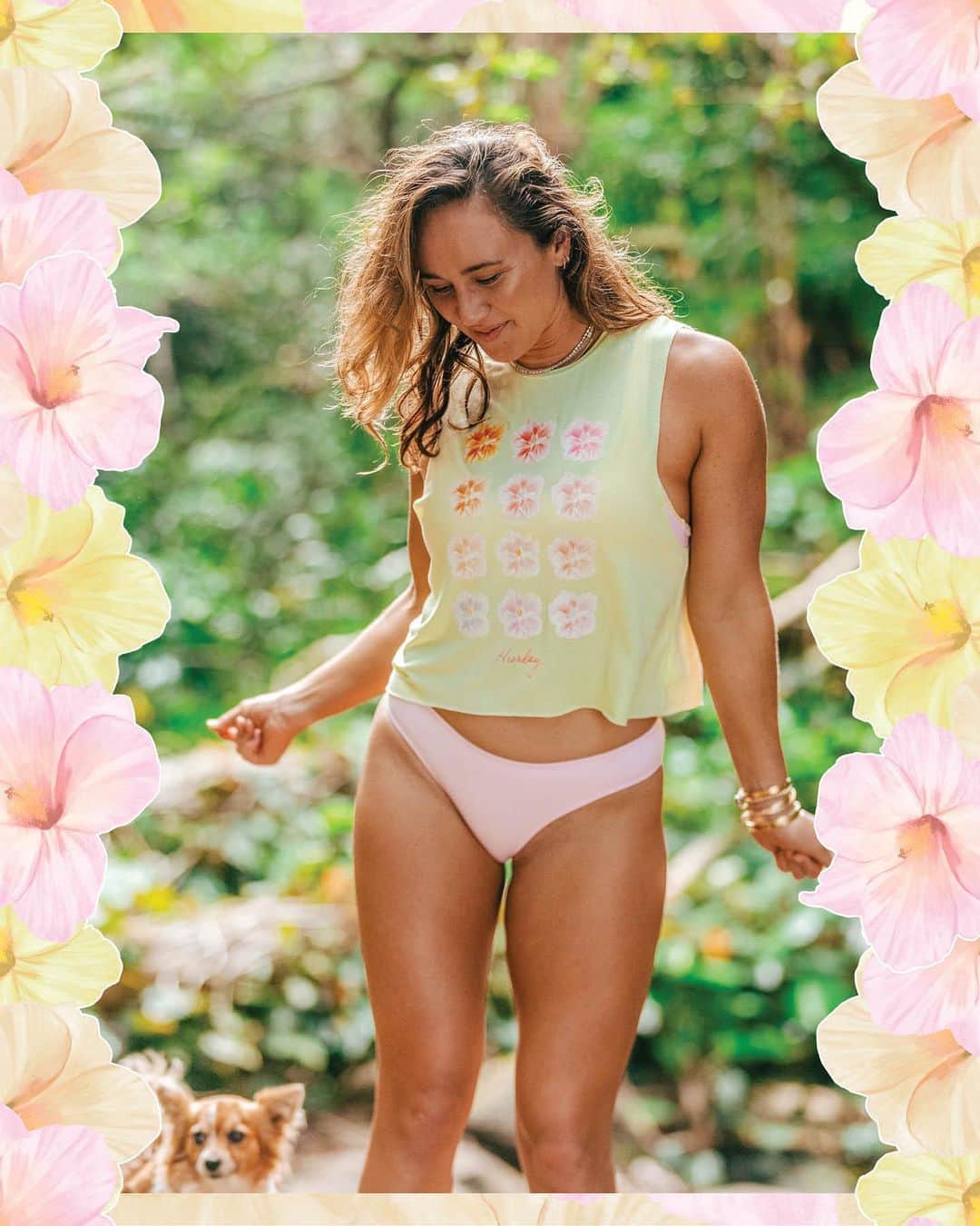 カリッサ・ムーアのインスタグラム：「Flower girls, this one's for you. Explore a world of prints and patterns inspired by Aloha, hand drawn by @alohademele, and brought to you by 5X World Champion @rissmoore10. Link in bio ✨🌸💛🌸✨」