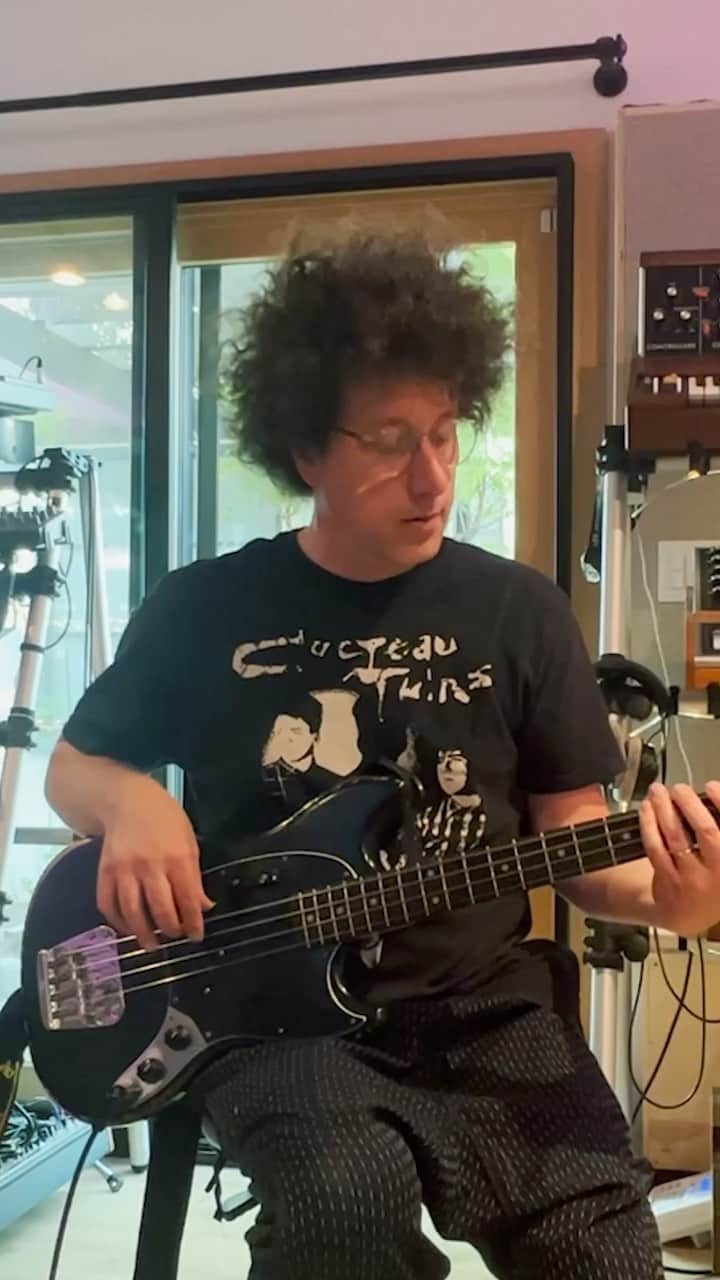 Fender Guitarのインスタグラム：「@justinmeldaljohnsen sits down to chat about the creation of his Signature Mustang Bass and takes it for a test drive. Learn more about the JMJ Road Worn Mustang Bass at the link in bio.」