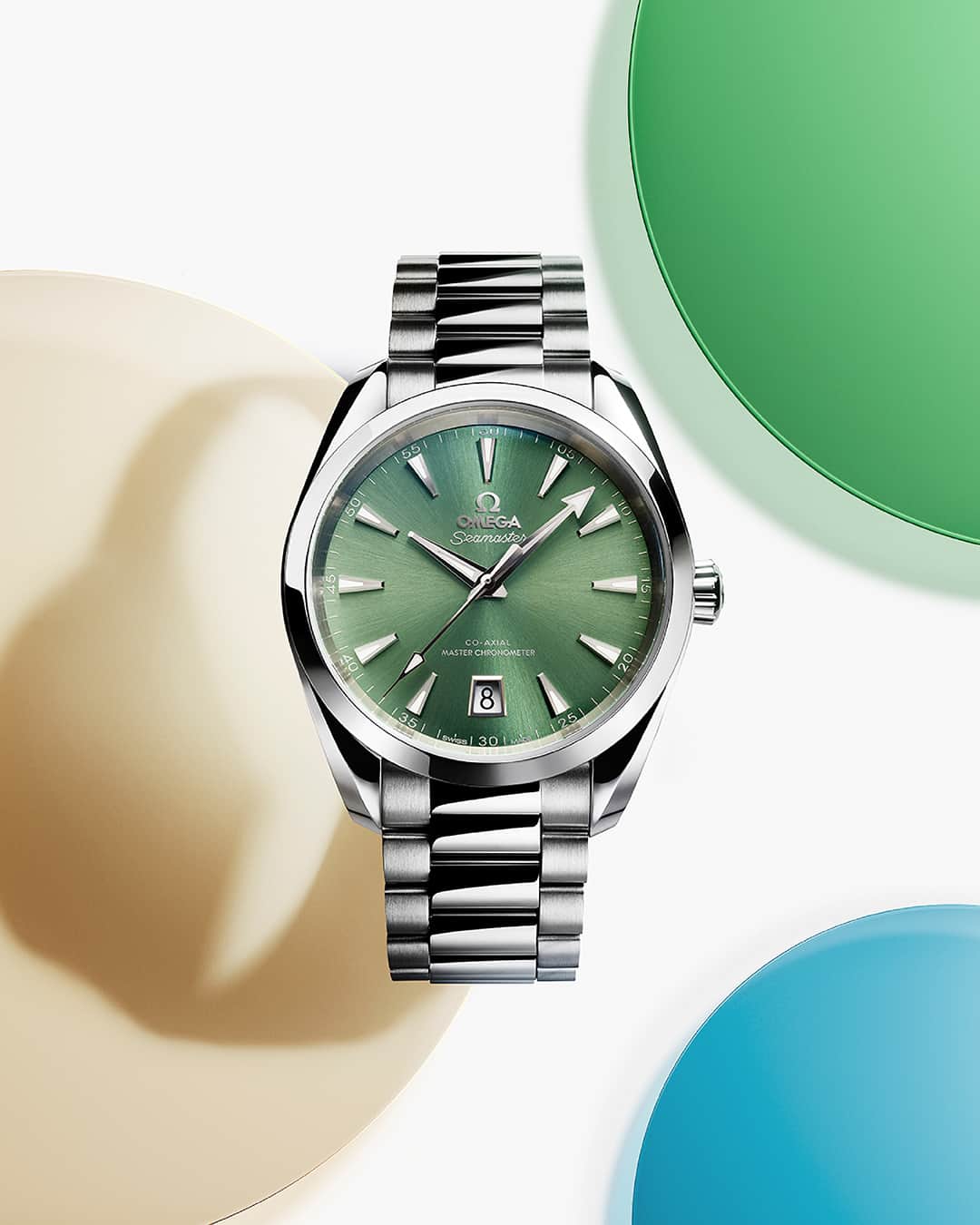 オメガのインスタグラム：「#AquaTerraShades: EVERY SHADE OF YOU. Bring out the colour of nature with a dial in bay green.  #OMEGA」