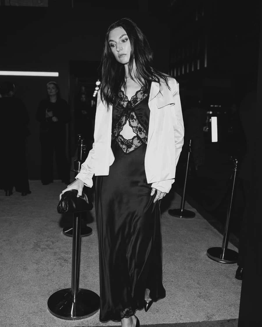 ジャクリーン・ヤブロンスキーのインスタグラム：「Ruined my heels this night.  📸 @thestewartofny」