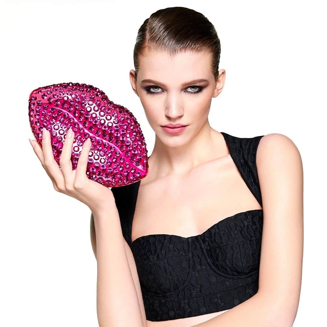 Aquazzuraのインスタグラム：「DON'T GET MAD! Get the Kiss Me Minaudière  #AQUAZZURA  #AQUAZZURABags」