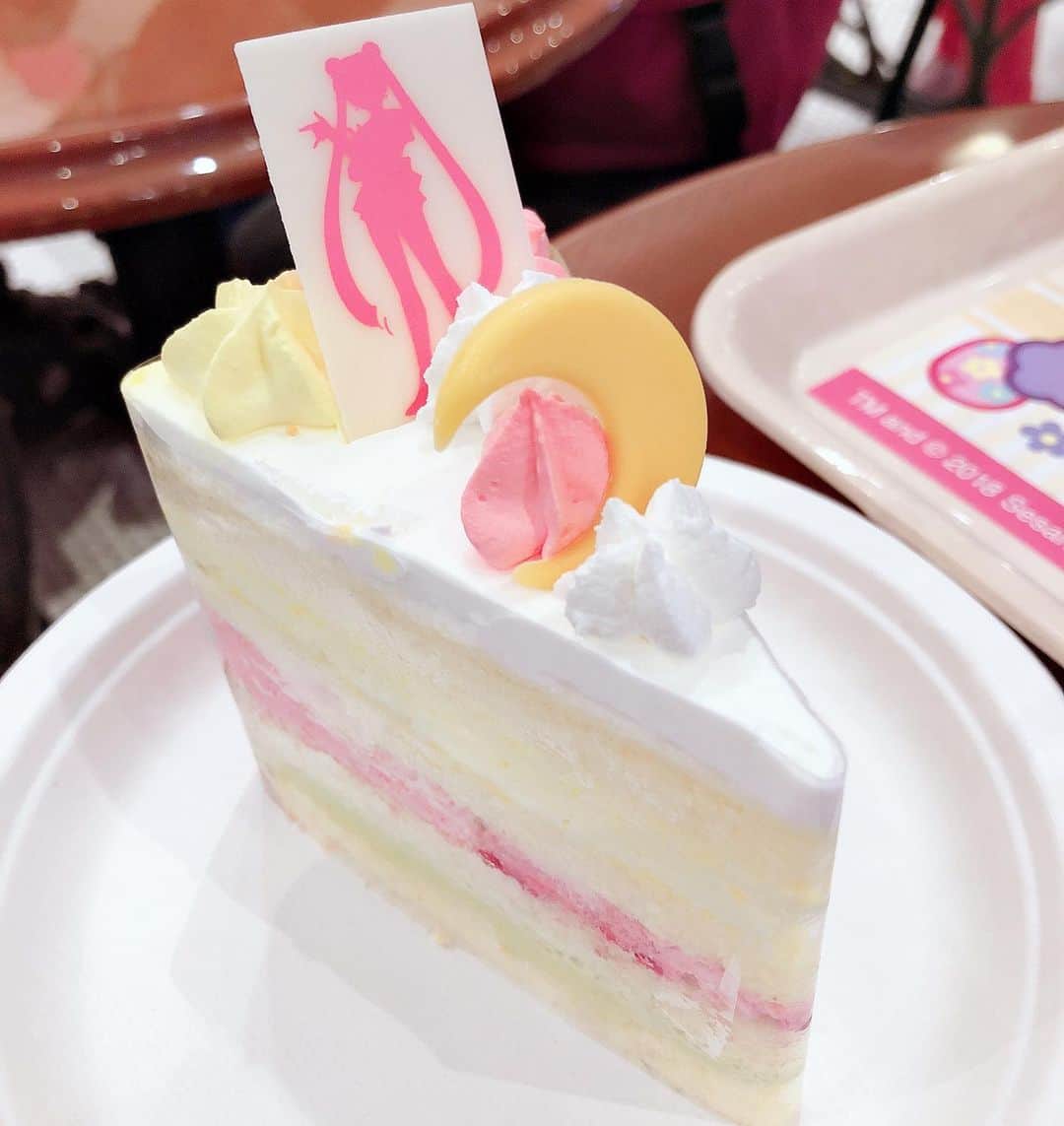 Sailor Moonさんのインスタグラム写真 - (Sailor MoonInstagram)「✨🌙 I want this Sailor Moon cake again! From Universal Studios Japan 2018! 🌙✨  #sailormoon #セーラームーン  #cake」5月6日 1時40分 - sailormoon_sc