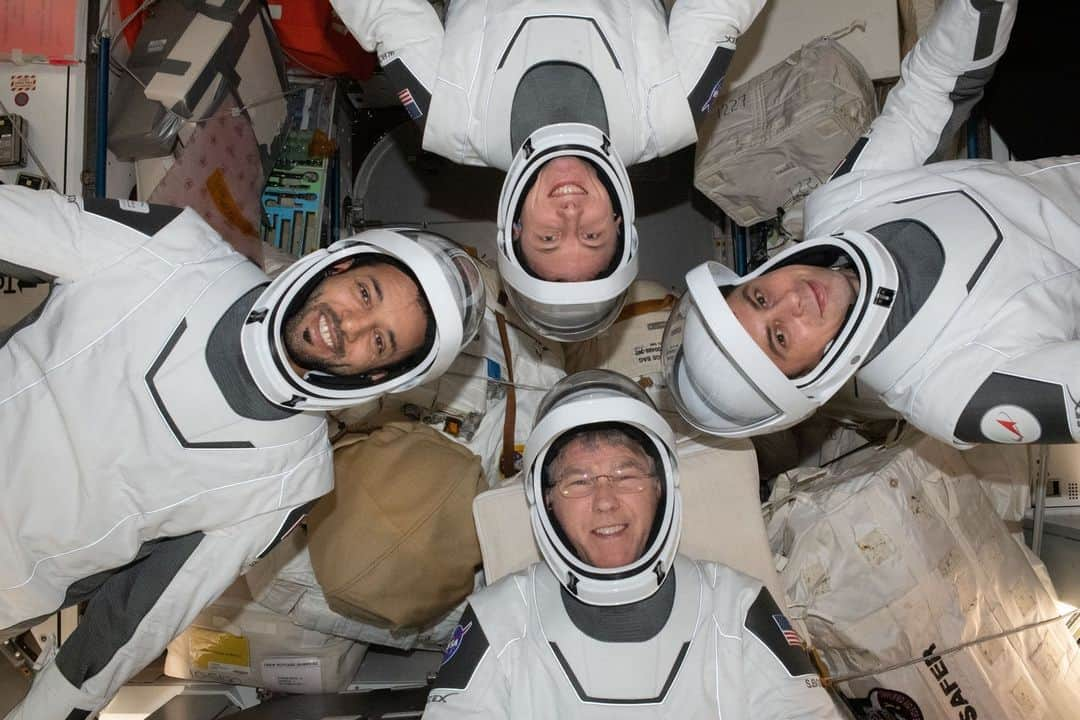 国際宇宙ステーションさんのインスタグラム写真 - (国際宇宙ステーションInstagram)「Clockwise from bottom, are NASA astronaut Stephen Bowen; UAE (United Arab Emirates) astronaut Sultan Alneyadi; NASA astronaut Woody Hoburg; and Roscosmos cosmonaut Andrey Fedyaev are preparing to relocate the SpaceX Crew Dragon Endeavour spacecraft from Harmony module’s Zenith port at 7:10 a.m. EDT on Saturday live on NASA TV.   Bowen and Hoburg will command and pilot the spacecraft as it undocks while Alneyadi and Fedyaev flank the duo during the planned 43-minute relocation. Endeavor will automatically redock to Harmony’s forward port at 7:53 a.m. EDT.  #NASA #astronaut #roscosmos #UAE #cosmonaut #SpaceX #international #space #station #endeavour」5月6日 1時45分 - iss